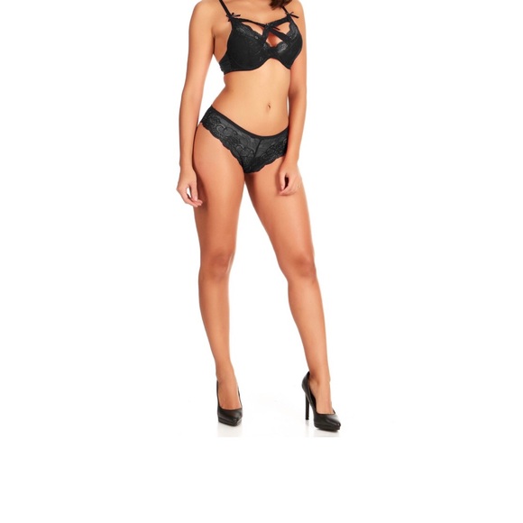 NWT-PLUS 2 pc bra & thong set - Picture 2 of 10